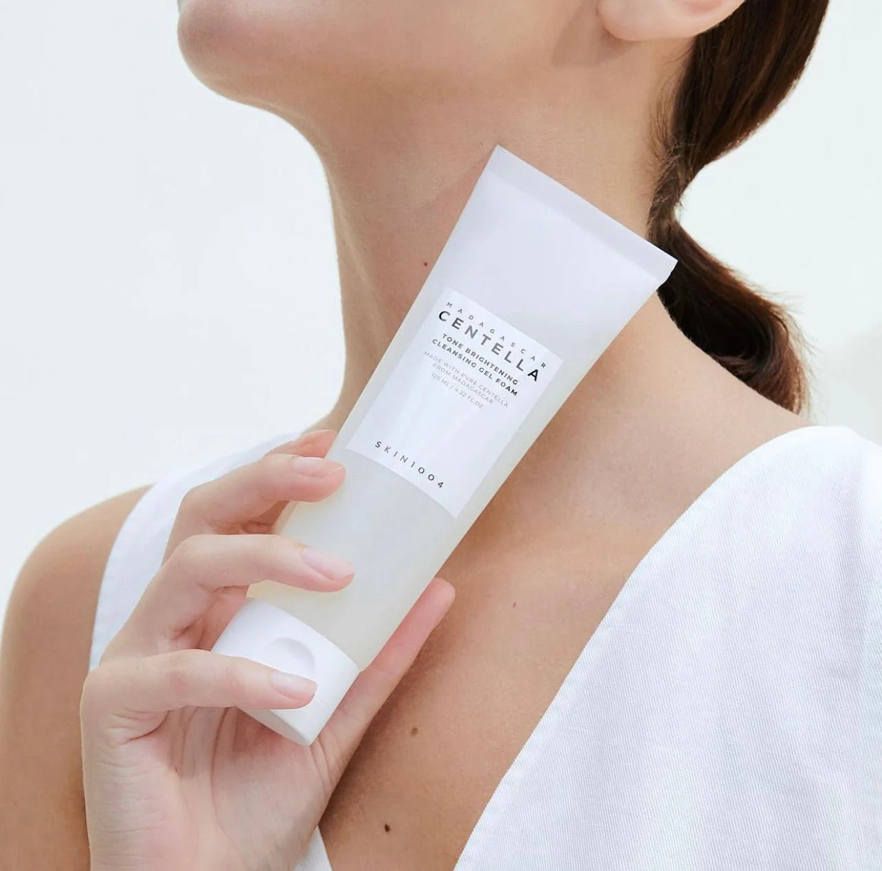 غسول جل الرغوة لتفتيح البشرة من سنتيلا مدغشقر - سكين 1004 SKIN1004 Madagascar Centella Tone Brightening Cleansing Gel Foam